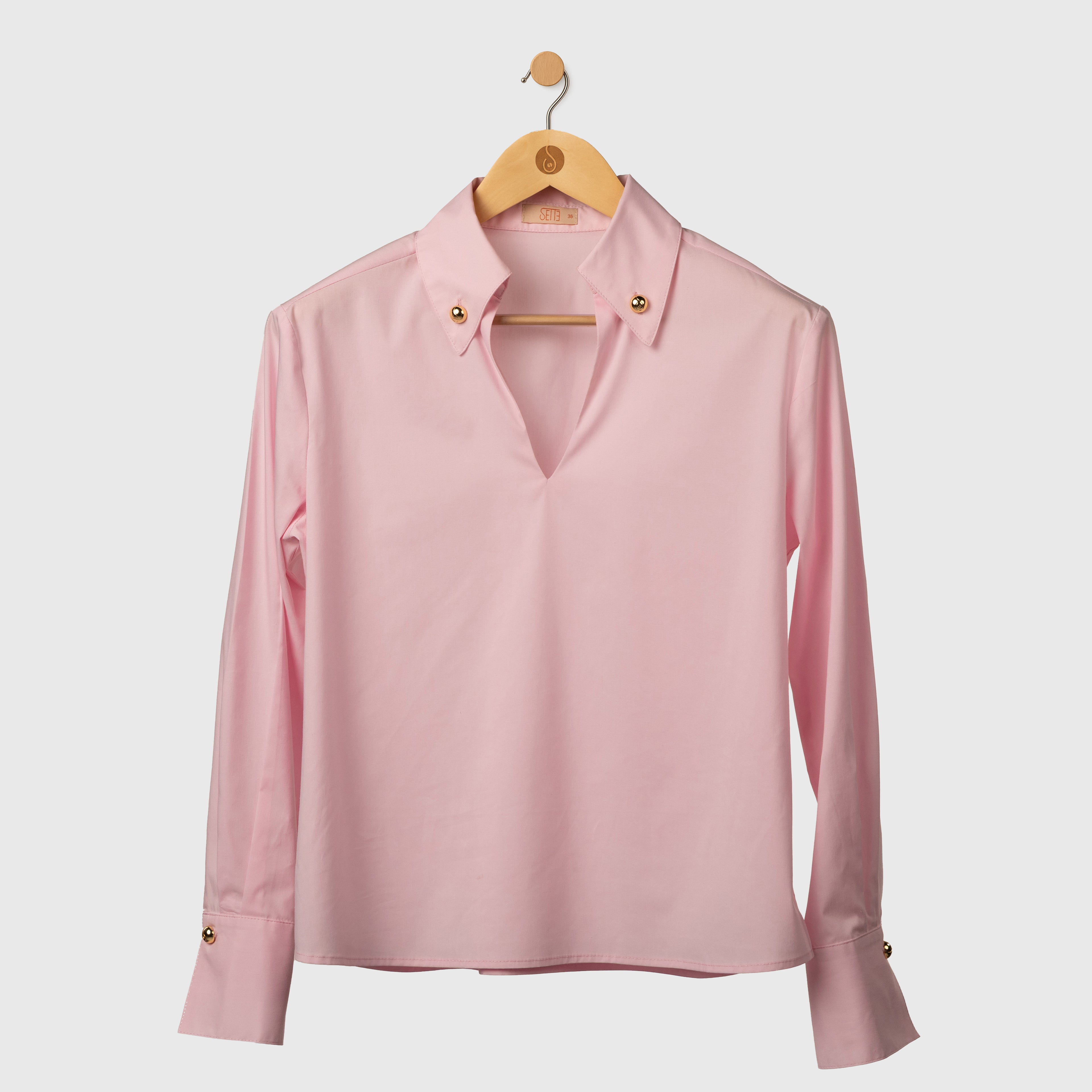 THE GENTLEMAN’S BORROWED SHIRT